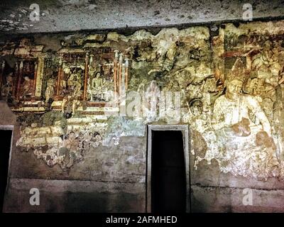 Die Bilder in der Ajanta Höhlen überwiegend die Jataka Geschichten erzählen. Diese sind buddhistische Legenden, die den vorangegangenen Leben des Buddha. Stockfoto