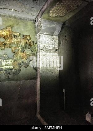 Die Bilder in der Ajanta Höhlen überwiegend die Jataka Geschichten erzählen. Diese sind buddhistische Legenden, die den vorangegangenen Leben des Buddha. Stockfoto