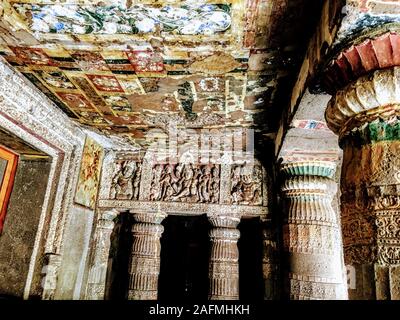 Die Bilder in der Ajanta Höhlen überwiegend die Jataka Geschichten erzählen. Diese sind buddhistische Legenden, die den vorangegangenen Leben des Buddha. Stockfoto