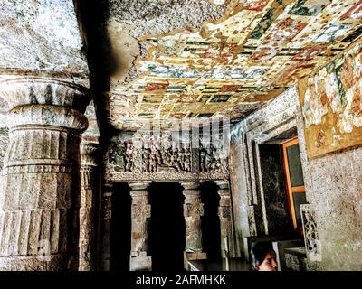 Die Bilder in der Ajanta Höhlen überwiegend die Jataka Geschichten erzählen. Diese sind buddhistische Legenden, die den vorangegangenen Leben des Buddha. Stockfoto