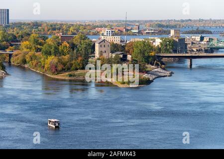 Ottawa, CA - 9. Oktober 2019: Victoria Island und Ottawa River im Herbst Stockfoto