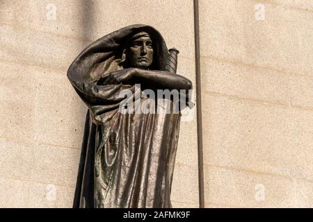 Ottawa, CA - 9. Oktober 2019: Statue Ivstitia (Gerechtigkeit) vor der Oberste Gerichtshof von Kanada Stockfoto