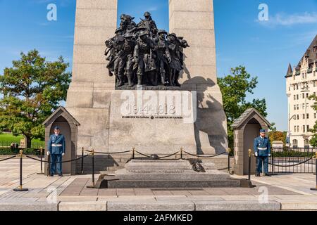 Ottawa, CA - 9. Oktober 2019: Die National War Memorial in Bund Square Stockfoto