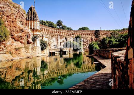 Chittorgarh Fort. "Gaumukh Reservoir' in Chittor Fort, das ist eine der größten Festungen in Indien gebaut. Es ist ein UNESCO Weltkulturerbe. Stockfoto