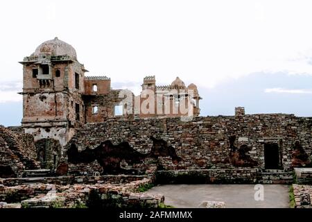 Chittorgarh Fort ist eine der größten Festungen in Indien. Es gehört zum Weltkulturerbe der UNESCO. Das Fort wurde die Hauptstadt von Mewar. Stockfoto