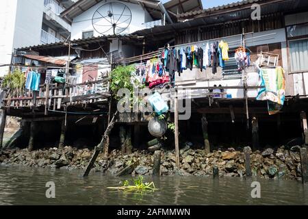 Häuser neben Canal, Bangkok, Thailand Stockfoto