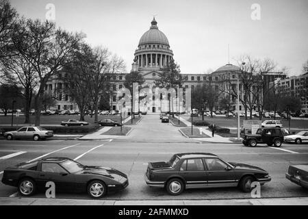 Jackson, Mississippi, USA - 1996: Archivierung Schwarz-Weiß-Ansicht des Mississippi State Capitol Building in Downtown Jackson. Stockfoto