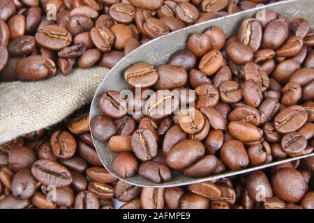 Kaffee Lufthutze mit Bohnen Stockfoto