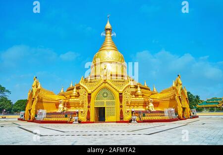 Golden Maha Wizaya Pagode (Mahavijaya) mit kleinen Stupas, verzierten Toren und Statuen von chinthe Löwen, Yangon, Myanmar Stockfoto