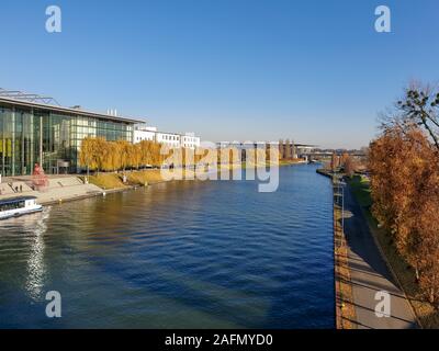 Der Volkswagen/VW Auto bau Werk in der Autostadt in Wolfsburg. Stockfoto