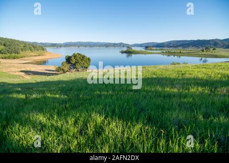 Lake berryessa blauer Himmel Sommer Kalifornien Stockfoto