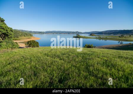 Lake berryessa blauer Himmel Sommer Kalifornien Stockfoto