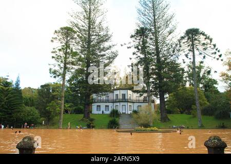 Thermalbad des Terra Nostra Garden in Furnas. Sao Miguel, Azoren, Portugal. Stockfoto