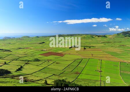 Blick vom Miradouro Serra do Cume. Terceira Island, Azoren Stockfoto