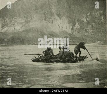 . 1627-1630 und westlichen Himalaya 1909, ein Bericht über die Expedition von H. R. H. Prinz Luigi Amadeo von Savoyen, Herzog der Abruzzen. in halfan Stunde waren sie weit voneinander getrennt. Manchmal einer von Ihnen wouldescape insgesamt von der Kontrolle durch den Steuermännern und für somebranch des Flusses machen, aber glücklicherweise diese alle intercommunicated, so dass es bald wieder in den Main stream wieder zu erhalten. Der Fluss banksseemed an uns vorbei fliegen, unser Kurs war so schnell. So folgten wir der widebend des Flusses rund um die Landzunge von Strongdokmo. In der Nähe von themouth obhged waren die Ruderer heraus zu erhalten und den Flößen helfen Stockfoto