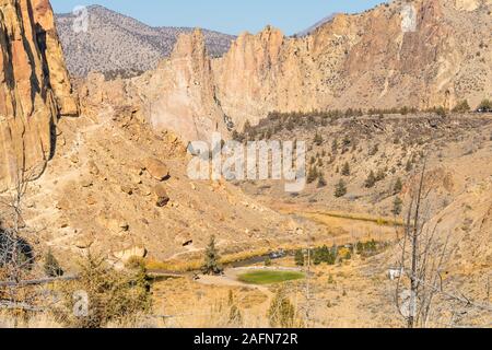 Einer der Wanderwege durch Smith Rock State Park, Terrebonne Stockfoto