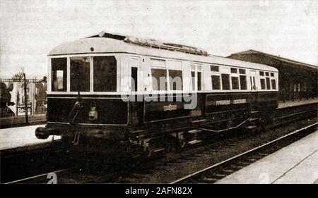 1930 Foto TYNESIDE VENTURE - 1931 der Diesel Abteilung von Armstrong Whitworth begann mit dem Bau von drei schweren diesel-elektrischen Triebwagen, die unter dem Namen der 'Tyneside Partnerunternehmen", "Lady Hamilton" & "Northumbrian'. Sie wurden von einem Armstrong-Sulzer sechs Zylinder 250 Ps 4-takt Dieselmotor GEC elektrische Anlagen gekoppelt mit Strom versorgt. Dies zeigt die Tyneside Venture auf dem Weg nach London. Stockfoto