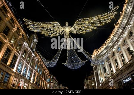 Overhead Engel Weihnachtsbeleuchtung, Ferienwohnung Engel, Regent Street, London, England, Großbritannien Stockfoto