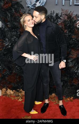 London, Großbritannien. 16. Dezember, 2019. London, Großbritannien. 16 Dez, 2019. Natalie Herron und Royce Pierreson besuchen UK Premiere von Netflix Serie auf Basis fantasy Buch Andrzej Sapkowski der Saga, bei Vue West End London, Großbritannien - 16 Dezember 2019 Credit: Nils Jorgensen/Alamy leben Nachrichten Stockfoto
