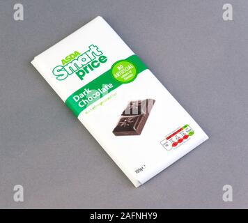 Asda Smart Price dunkle Schokolade Stockfoto