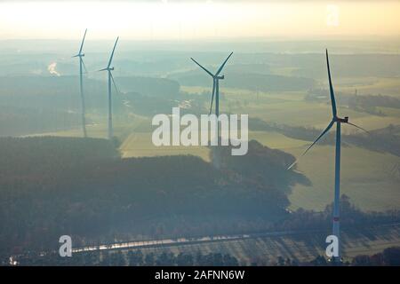 Luftbild, Windenergieanlagen im Gegenlicht, Naturpark Hohe Mark, Haltern am See, Ruhrgebiet, Nordrhein-Westfalen, Deutschland, DE, Europa, hügeligen landsca Stockfoto