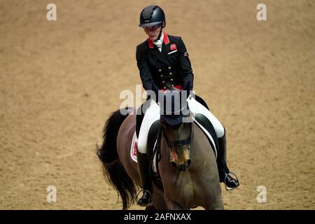 Großbritanniens Lara Butler reiten Rubin Al Asad während der Klasse D1 Die FEI Dressur-weltcup an Tag eins des London International Horse Show in London Olympia. Stockfoto