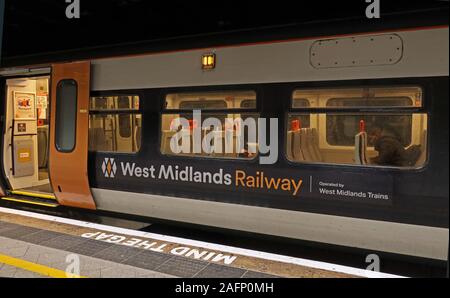 West Midlands Bahn Betriebsgesellschaft Schlitten, an der Birmingham New Street, West Midlands, England, Großbritannien Stockfoto