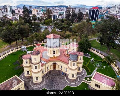 Quito, Ecuador, 26. Mai 2019: Luftaufnahme der Sternwarte von Quito, einem alten neoklassischen Architektur Gebäude aus dem Jahr 1873, das noch Stockfoto