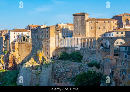 Stadtbild und die Gebäude von Pitigliano in der Toskana, Italien Stockfoto