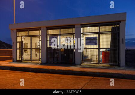 Haldon pier Altöl in Hafen von Torquay in der Nacht zu sehen. Stockfoto