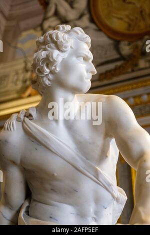 Italienische Kunst, Detail der Skulptur von David, Gian Lorenzo Bernini, Galleria Borghese Museum, Villa Borghese, Rom, Italien Stockfoto