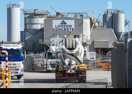 Betonmischer bei London Concrete, Betonlieferant in London, England, Vereinigtes Königreich, UK Stockfoto