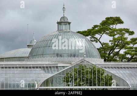 Äußere des Viktorianischen Kibble Palace der Botanischen Gärten in Glasgow. Stockfoto