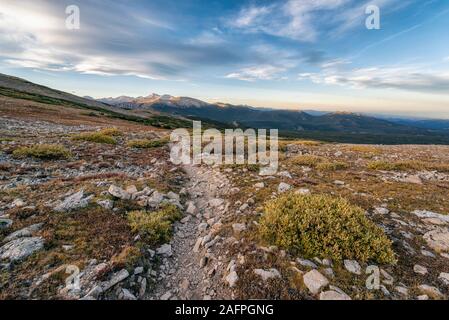 Wanderweg im Indian Peaks Wilderness Stockfoto