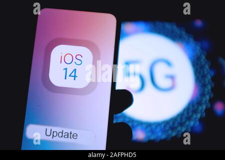 Iphone mit den vermeintlichen Logo von IOS14, das neue Apple-System im Jahr 2020 eingeführt werden. Usa, Kalifornien, 4. Dezember 2019 Stockfoto