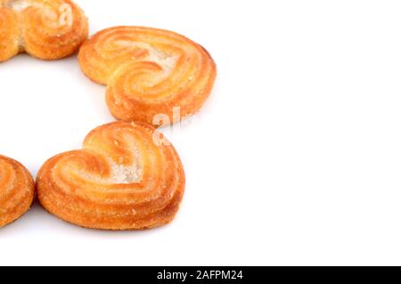 Herzförmigen Biskuit (Cookies) auf weißem Hintergrund Stockfoto