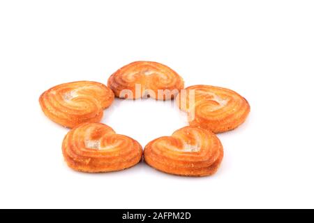 Herzförmigen Biskuit (Cookies) auf weißem Hintergrund Stockfoto