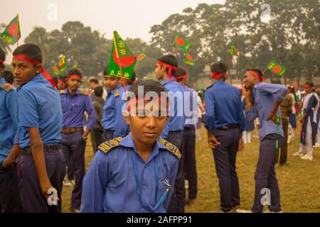 Traditionell feiert Tag des Sieges von Bangladesch: Lokale Studenten oder Teilnehmer des Fancy Dress Wettbewerb Stockfoto
