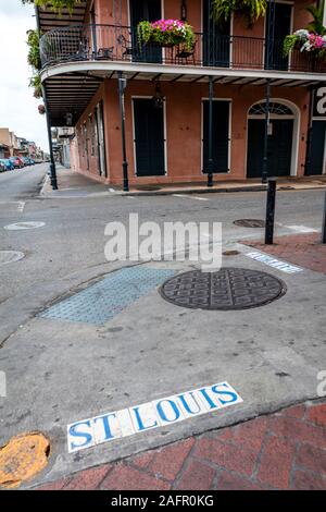 APRIL 24, 2019, NEW ORLEANS, LA - USA - St. Louis Avenue in der Bourbon Street District von New Orleans, L Stockfoto