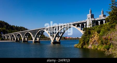 Mai 31, GOLD BEACH, ODER, USA-Isaac Lee Patterson Brücke, auch als der Rogue River Bridge Gold Beach, Oregon bekannt Stockfoto