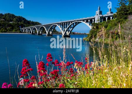 Mai 31, GOLD BEACH, ODER, USA-Isaac Lee Patterson Brücke, auch als der Rogue River Bridge Gold Beach, Oregon bekannt Stockfoto