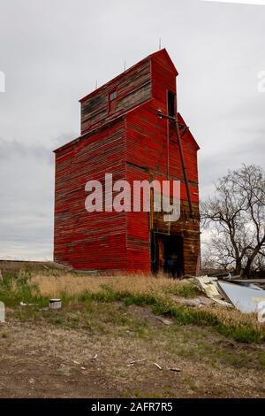 Mai 21, 2019, Montana, USA - Rot Getreidesilo Montana Stockfoto