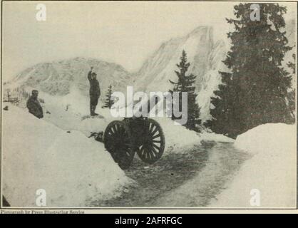 . Überprüfung der Bewertungen und der weltweit arbeiten. ead. Görz, wie Verdun, wurde abridgehead und die offiziellen Berichte speakalways der Brückenkopf von Görz. Einige Zeit in den ersten Tagen des August theItalians plötzlich Brt) ke in Feuer und flameall der dreißig Meilen von den Alpen bis thesea. Aber sie derzeit ihre Fireon zentriert die tvvo Flanken, bei der die Positionen ofSabotino und San Michele. In poundedthem in Stücke für das. v Dann theirinfantry-in und nahm beide Positionen bystorm. Dies erledigt das Schicksal von Podgora. Das heißt, der österreichischen und der Aus-trians Evakuierung dieser zurück fiel t Stockfoto