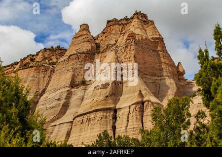 Felsformationen in der Kasha Katuwe National Monument Park oder Kasha-Katuwe Tent Rocks National Monument, New Mexico, USA Stockfoto