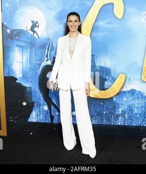 New York, Vereinigte Staaten. 16 Dez, 2019. Sara Sampaio kommt auf dem roten Teppich bei der Weltpremiere von "Cats" in der Alice Tully Hall, Lincoln Center am Montag, Dezember 16, 2019 in New York City. Foto von John angelillo/UPI Quelle: UPI/Alamy leben Nachrichten Stockfoto