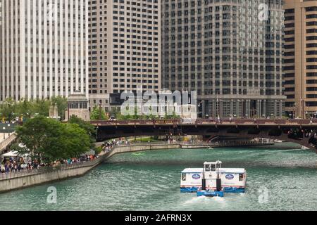 Bootstour auf dem Chicago River in Chicago Illinois Stockfoto