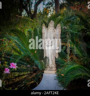 Bonaventure Cemetery ist eine ländliche Friedhof auf einem malerischen Bluff der Wilmington Flusses, östlich von Savannah, Georgia. Stockfoto