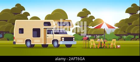 Grill im Freien mit Tisch für Picknick und Camping trailer Sommer Grillfest campingplatz Landschaft Hintergrund waagrechten Vector Illustration Stock Vektor