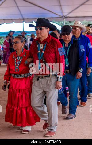 AUGUST 11, 2019 - Gallup, New Mexico, USA - gebürtige Amerikaner an der zeremonielle Tanz und Gesang an der 98th Gallup Inter-tribal Indian Ceremonial, New Mexico Stockfoto