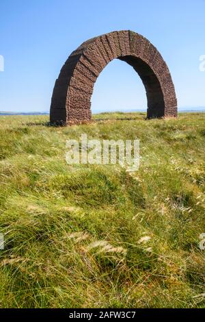 Benbrack Arch, The Striding Arches, Skulptur von Andy Goldsworthy, Dumfries & Galloway, Schottland Stockfoto